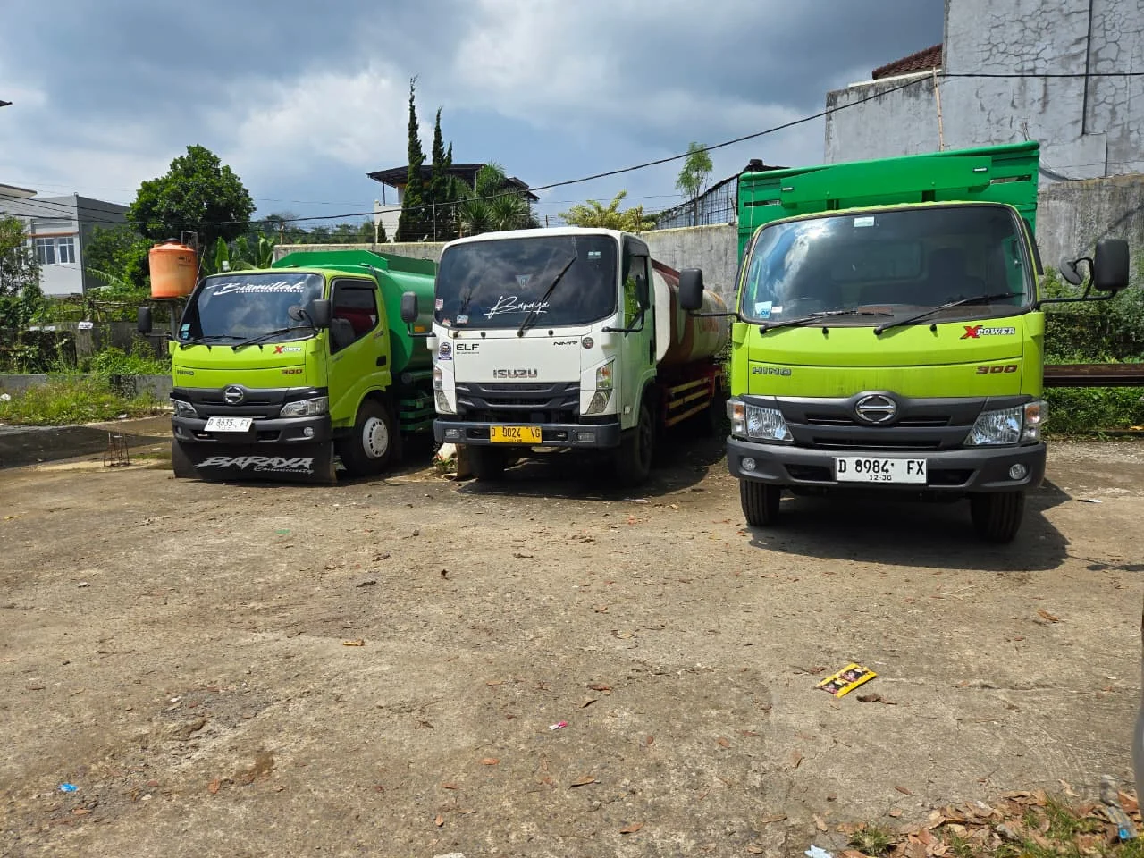 Truk Tangki Utama Distribusi Minyak Curah I-Warung